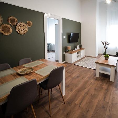 Volenter Lux Apartment Uno Baja Luaran gambar