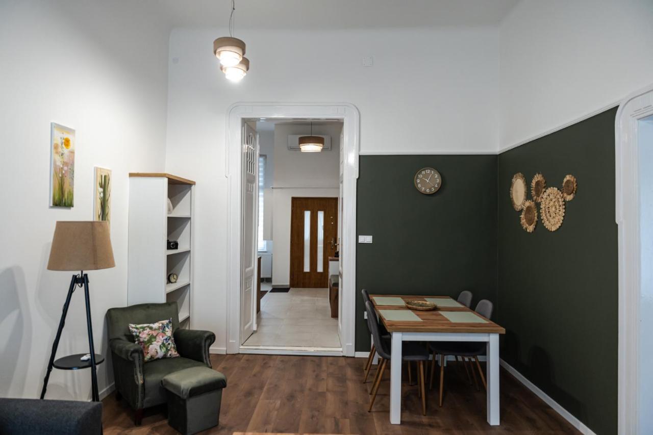 Volenter Lux Apartment Uno Baja Luaran gambar