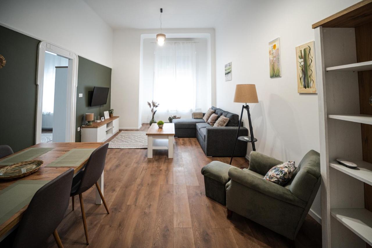 Volenter Lux Apartment Uno Baja Luaran gambar