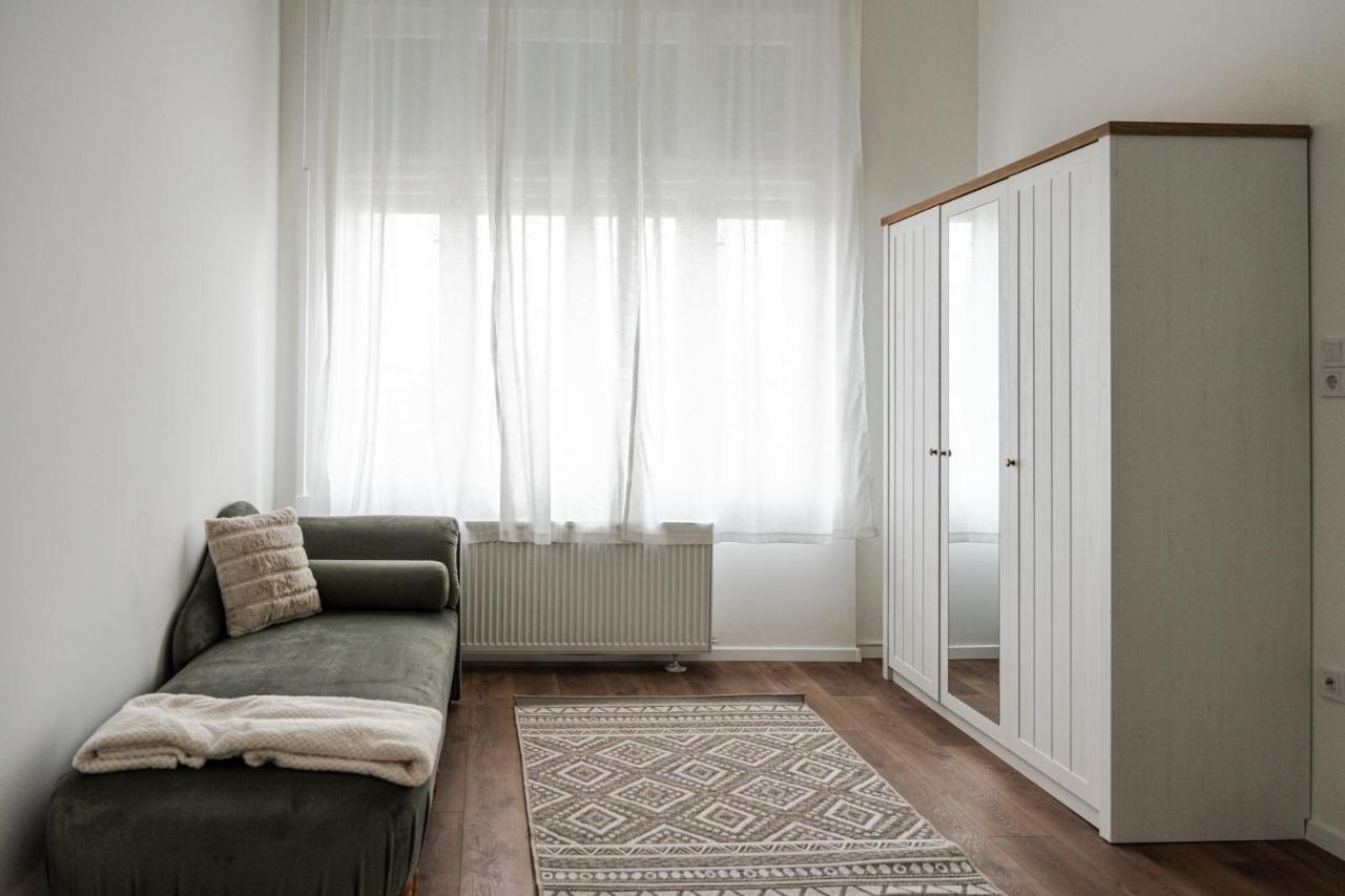 Volenter Lux Apartment Uno Baja Luaran gambar