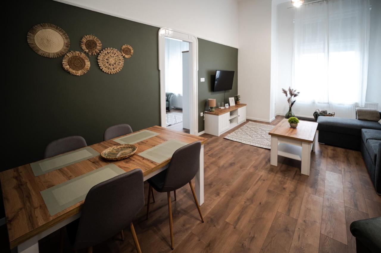 Volenter Lux Apartment Uno Baja Luaran gambar